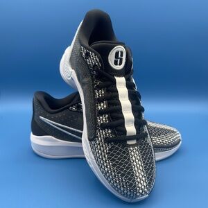 Women's Size 7.5-10 Nike Sabrina's 1